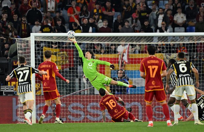 Roma in Juventus sta se v 35. krogu Serie A razšla brez zmagovalca (1:1). Sassuolo je osvojil velike tri točke v boju za obstanek, potem ko je premagal Inter z 1:0. Foto: Alberto Lingria/Reuters