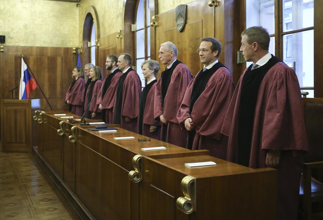 Zadržanost drugih ustavnih sodnikov pri opredeljevanju do Jakličevega ravnanja je bila povsem na mestu. FOTO: Jože Suhadolnik/Delo
