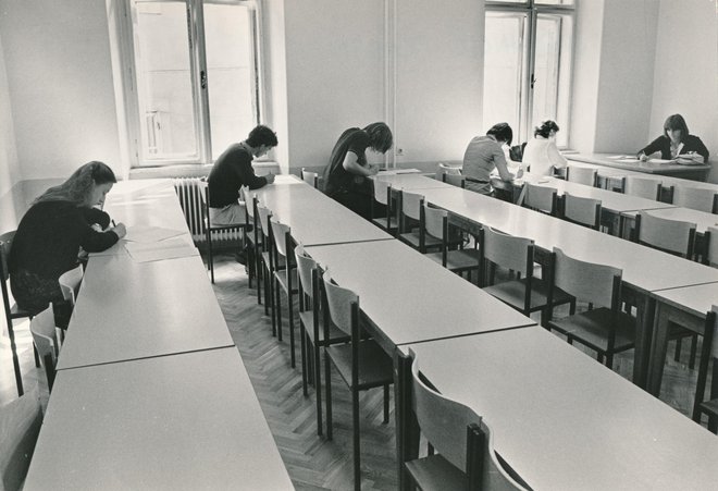 Lubljanski maturanti med pisanjem testa leta 1979. FOTO: Zoran Vogrinčič