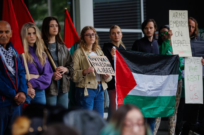 Protest za Palestino na FDV se nadaljuje v jutrišnji dan. FOTO: Črt Piksi