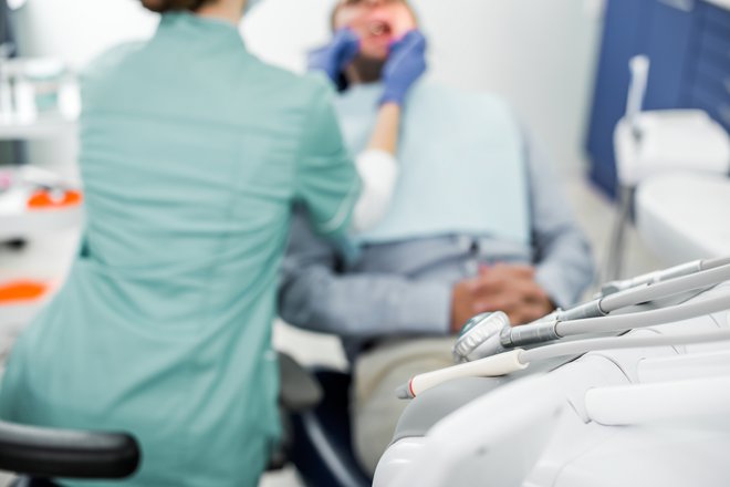 Skupina Adria Dental ima več kot 580 zaposlenih, ki na leto opravijo več kot 200.000 posegov na več kot 40.000 bolnikih. FOTO: Depositphotos