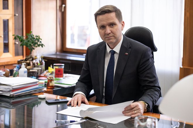 DVK, ki jo vodi Igor Zorčič, opozarja na veliko odgovornost ob sočasni izvedbi več glasovanj. FOTO: Črt Piksi