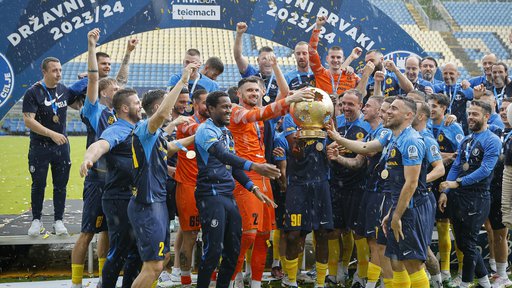 Celjski nogometaši so z zmago proslavili naslov državnih prvakov. FOTO: Jože Suhadolnik/Delo