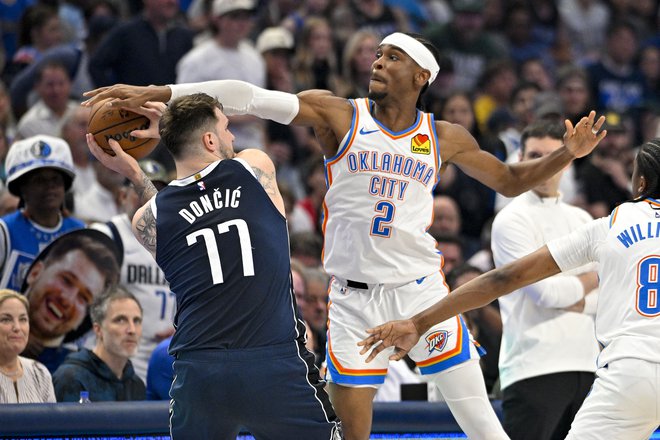 Shai Gilgeous-Alexander dokazuje, da je odličen igralec tako v napadu kot v obrambi in zasluženo drugi v glasovanju za MVP sezone. FOTO: Jerome Miron/Reuters