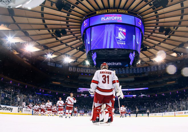 Hokejisti Caroline so utišali sloviti Madison Square Garden. FOTO: Bruce Bennett/AFP