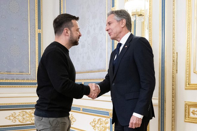 Antonyja Blinkna je v Kijevu sprejel ukrajinski predsednik Volodimir Zelenski in se ZDA zahvalil za podporo. Foto Brendan Smialowski/AFP