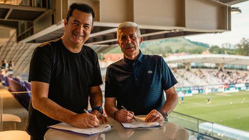 Turški poslovnež Acun Ilicali in Drago Cotar, predsednik NK Maribor, sta potrdila sodelovanje. FOTO: NK Maribor