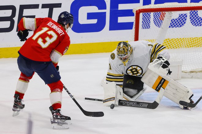 Ameriški vratar Jeremy Swayman je bil tokrat med junaki moštva Bostn Bruins. FOTO: Sam Navarro/Usa Today Sports