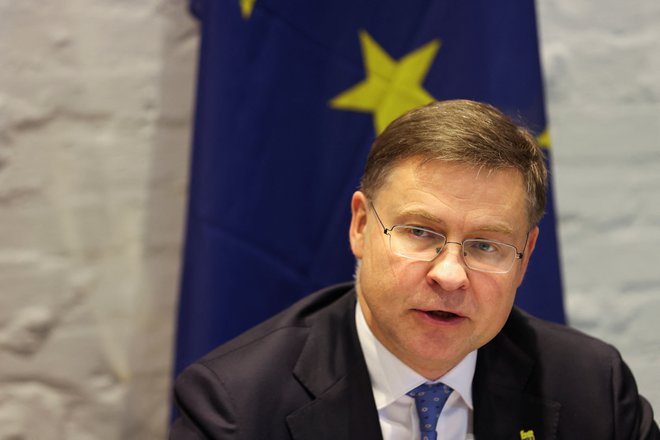 Izvršni podpredsednik evropske komisije za gospodarstvo Valdis Dombrovskis poziva vlade k spodbujanju konkurenčnosti. FOTO: Johanna Geron/Reuters