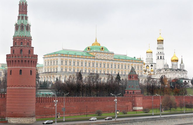 Kremelj v knjigi Kremeljski mag »nastopa« kot prizorišče političnih spletk. FOTO: Zaplatil Igor/Delo
