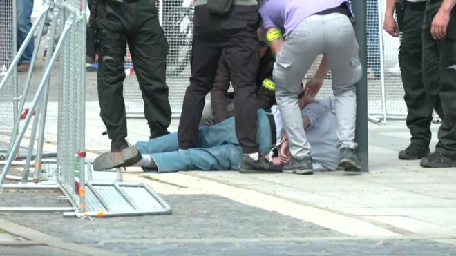 71-letnega napadalca iz Levic, so pridržali. FOTO: Afp