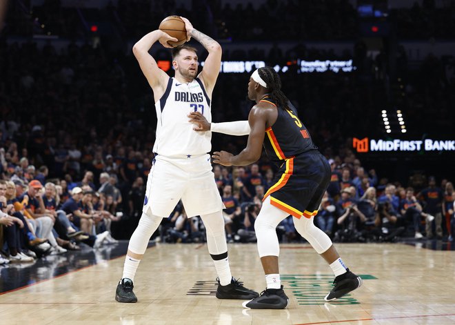 Dončić je gledalcem v Oklahomi pokazal, da se igrajo z ognjem. Če se bo 6. tekma razpletla po željah Dallasa, ga v Oklahomi v tej sezoni ne bodo več videli. Foto Alonzo Adams/Reuters