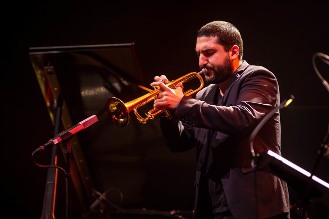 Starodavna arabska tradicionalna glasba se lahko čudovito preliva v zvoke newyorškega jazza, pravi glasbenik libanonskih korenin.  FOTO: Joseph Bagur