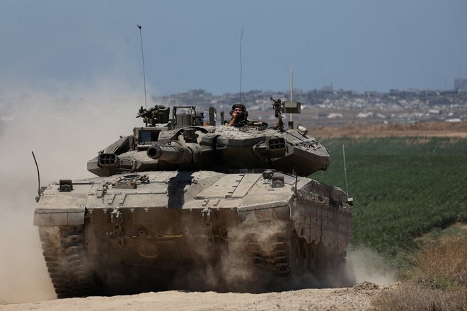 Izraelski tanki v Gazi FOTO: Shannon Stapleton/Reuters