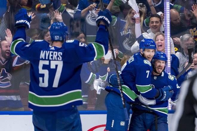 Hokejiste Vancouvra v kanadskem dvoboju proti Edmontonu od preboja v konferenčni finale loči le še zmaga. FOTO: Bob Frid/Usa Today Sports Via Reuters Con