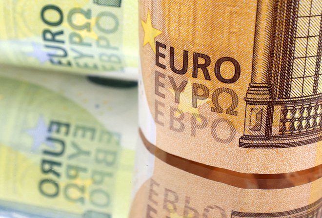 Evrski bankovci. FOTO: Dado Ruvic/Reuters