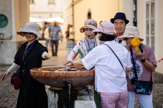 V letošnjih prvih treh mesecih je Ljubljano obiskalo dvakrat več azijskih gostov kot v istem obdobju lani. FOTO: Črt Piksi/Delo