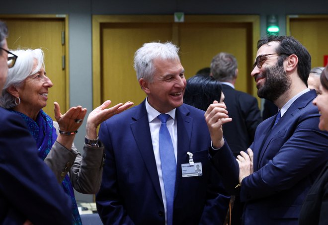 Direktor evropskega oddelka v IMF Alfred Kammer (v sredini). FOTO: Yves Herman/Reuters