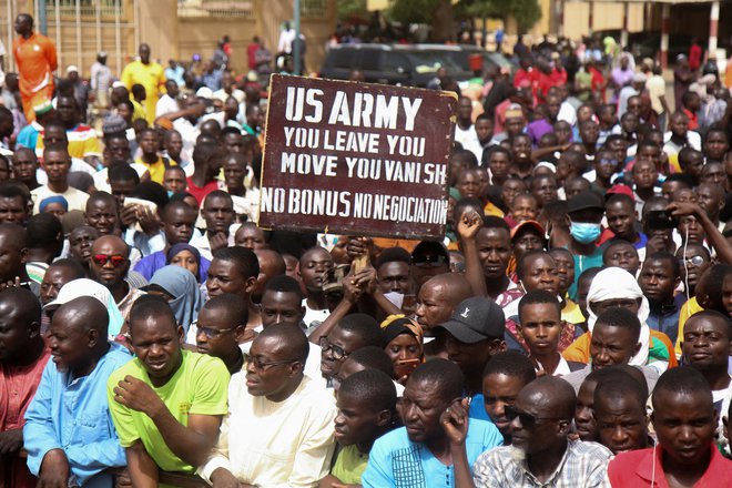 Aprila so protestniki v Nigru zahtevali umik ameriške vojske iz države. FOTO: Mahamadou Hamidou/Reuters