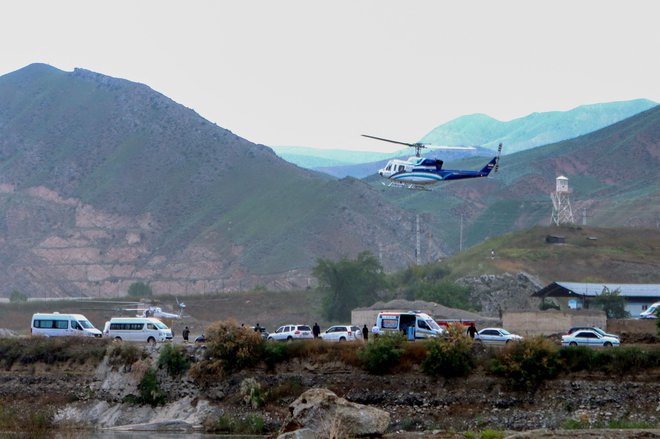 Helikopter ob vzletu FOTO: Ali Hamed Haghdoust/AFP