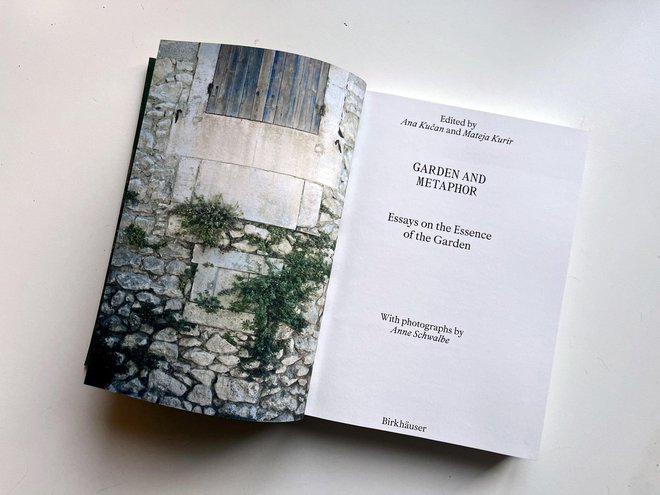 Zbir esejev Garden and Metaphor: Essays on the Essence of the Garden je dobro odmerjen preplet strokovnega in razumskega s poetičnim in čutnim. FOTO: Arhiv Plečnikovega sklada