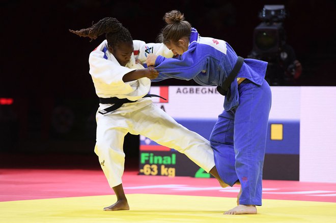 Andreja Leški je v dvoboju za bronasto kolajno izgubila s Francozinjo Clarisse Agbegnenou. FOTO: Attila Kisbenedek/AFP