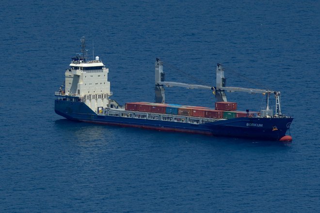 Ladja Borkum pred pristaniščem Cartagena v Španiji 16. maja. FOTO: Reuters Foto Anadolu/Reuters