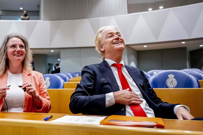 Resni zapleti so se začeli s sestavljanjem nizozemske vlade, v kateri bo najmočnejša Stranka za svobodo desničarskega skrajneža Geerta Wildersa. FOTO: Robin Utrecht/AFP