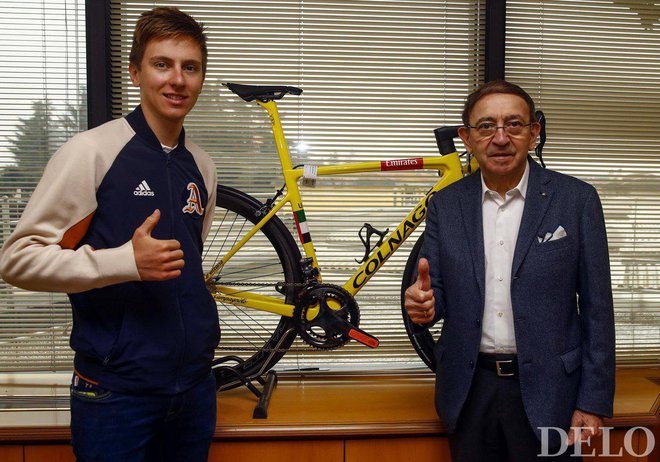 Tadej Pogačar in Ernesto Colnago. Dve legendi, brez pretiravanja. No, in zmagovalno kolo s Toura 2020. FOTO: Roberto Bettini
