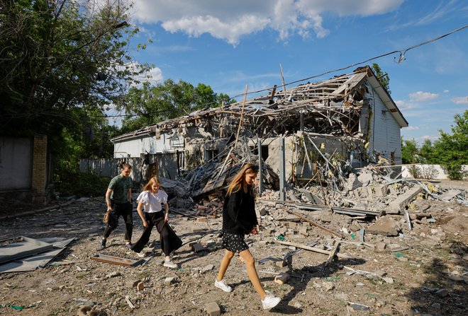 Uničena stavba v regiji Doneck. FOTO: Alexander Ermochenko/Reuters