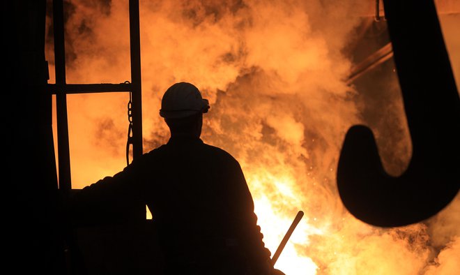 Nosilci ekonomske in politične oblasti v Sloveniji morajo biti v pripravljenosti, da s svojimi ukrepi zavarujejo podjetja in družbo pred šoki iz nemirnega okolja. FOTO: Blaž Samec