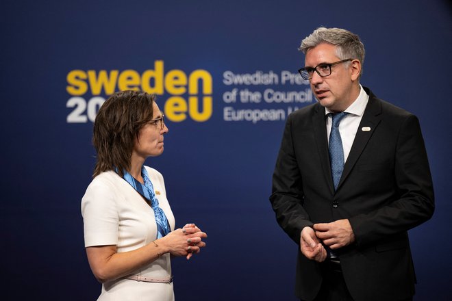 Slovenski državni sekretar Marko Štucin s švedsko ministrico za evropske zadeve Jessiko Roswall, arhivska fotografija. FOTO: Tt News Agency Via Reuters