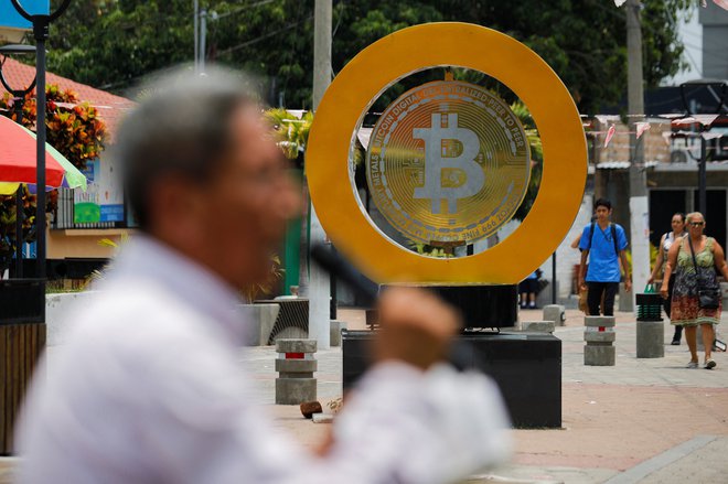 Postavlja se vprašanje, ali bo rudarjenje bitcoina lahko ostalo dovolj decentralizirano. FOTO: Jose Cabezas/Reuters