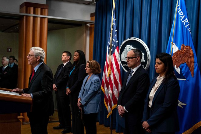 »Čas je, da razbijemo ta monopol,« je v Washingtonu dejal pravosodni minister ZDA Merrick Garland. FOTO: Kent Nishimura Getty Images/AFP