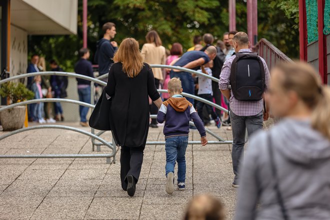 V šolah je vse več nadstandardnih storitev, tudi v obveznem programu. FOTO: Črt Piksi