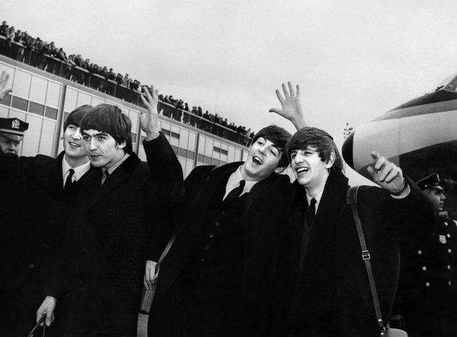 Slavna liverpoolska četverica: John Lennon, Ringo Starr, Paul McCartney in George Harrison leta 1964.  FOTO: AFP