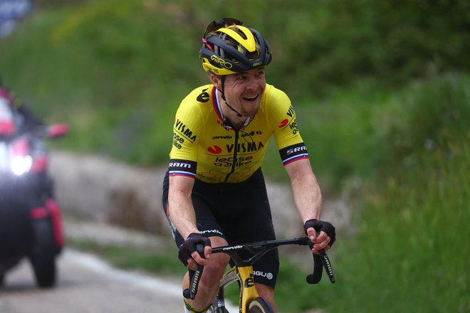 Jan Tratnik je ujel pravi trenutek za pobeg v 19. etapi, a ni zdržal tempa najmočnejših v klanec.

FOTO: Luca Bettini/AFP