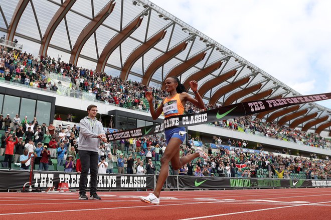 Beatrice Chebet je odtekla svetovni rekord na 10.000 m. FOTO: Steph Chambers/AFP