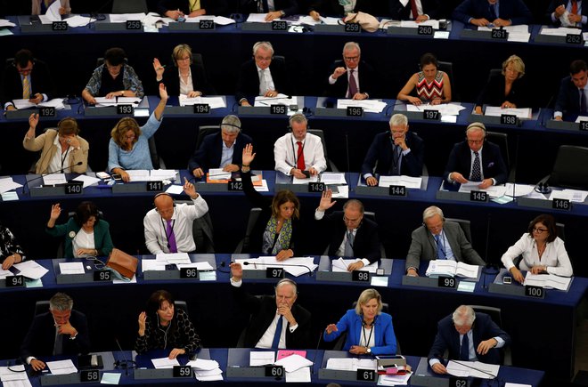 Evropski parlament za selitev porabi okoli 114 milijonov evrov na leto. FOTO: REUTERS/Vincent Kessler