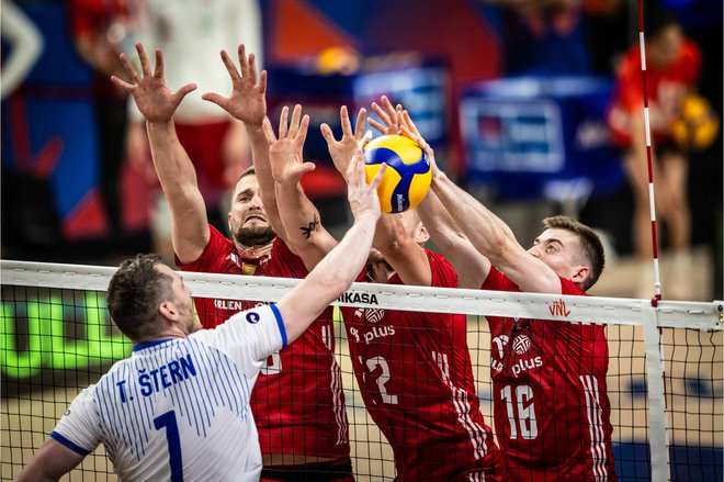 Tonček Štern se je »igral« s poljskimi odbojkarji. FOTO: Volleyballworld