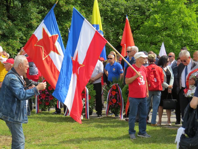 V Drvarju so vihrale jugoslovanske zastave. FOTO: Bojan Rajšek/Delo