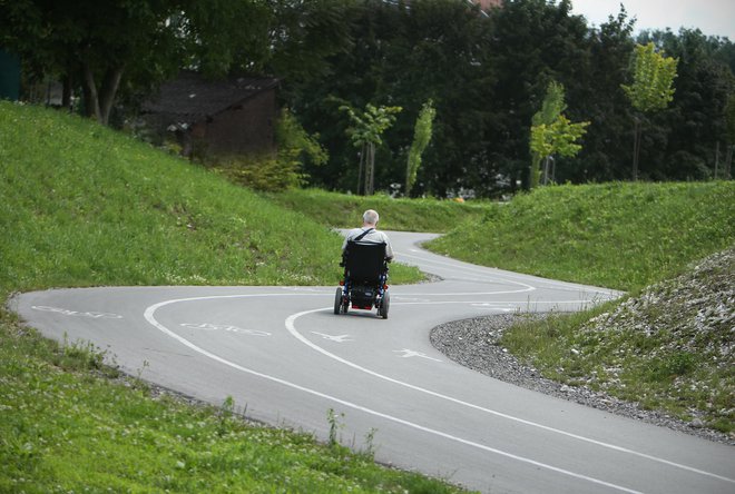 Ob diagnozi multiple skleroze ljudje najprej pomislijo na invalidski voziček. Foto Jure Eržen