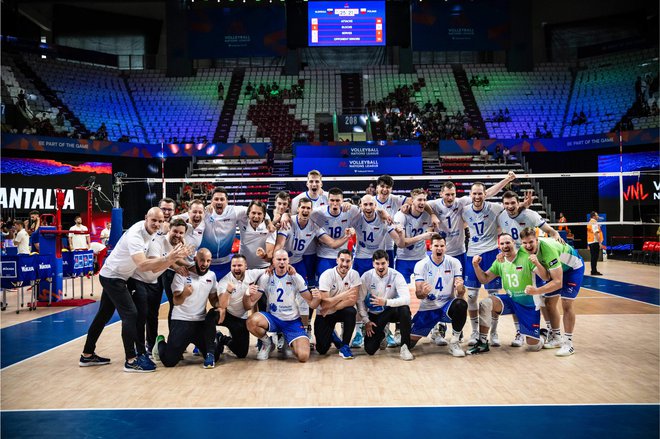 Slovenska odbojkarska reprezentanca je na svetu vedno višje. FOTO: Volleyballworld