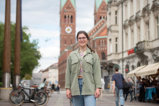 Nika Matanović (2000), ki na Filozofski fakulteti v Mariboru študira angleški in slovenski jezik s književnostjo, je začela pisati že v osnovni šoli. FOTO: Miloš Vujinović/Mediaspeed