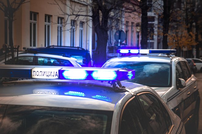 Srbska policija je pridržala enega od dveh napadalcev, drugi se je predal sam. Fotografija je simbolična. FOTO: Shutterstock
