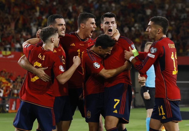Španija sodi v ožji krog favoritov za finale. FOTO: Marcelo Del Pozo/Reuters