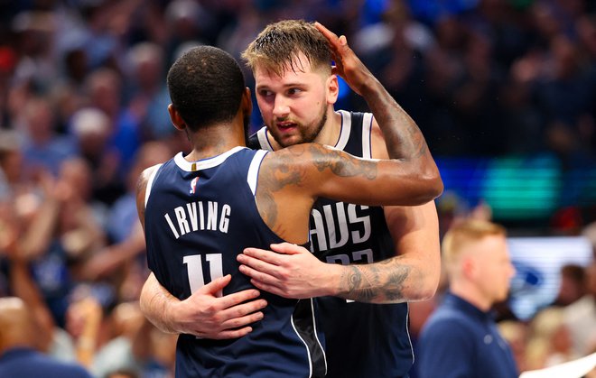 Med pripravami sta veliko časa preživela skupaj na igrišču in ob njem, kar je bilo po Irvingovih besedah ključno za njuno dobro sodelovanje. FOTO: Kevin Jairaj/USA Today Sports