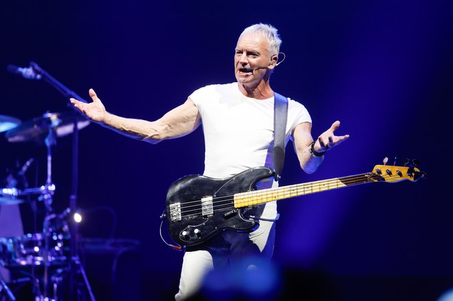 Sting je sinoči v Stožicah pripravil pregled svojega ustvarjalnega dela, ki obsega nekaj večnih pesmi, ki so postale del svetovne glasbene zakladnice. FOTO: Leon Vidic/Delo