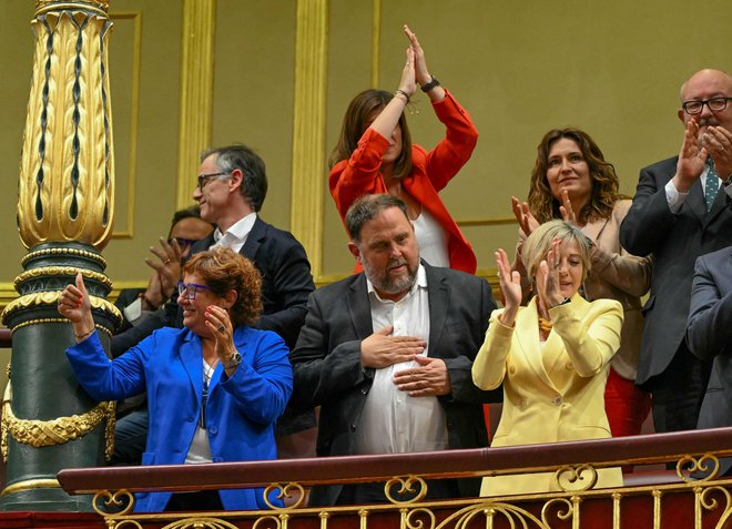 Sprejetje zakona sta v zameno za parlamentarno podporo od Sánchezove vlade zahtevali stranki Skupaj za Katalonijo (Junts) in Katalonska republikanska levica (ERC) FOTO: Javier Soriano/AFP