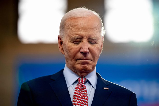 Bo demokratski predsednik Joe Biden, ki je zaradi slabe gospodarske politike zadaj na številnih raziskavah javnega mnenja, zdaj lažje ponovno zmagal? FOTO: Andrew Harnik/Getty Images via AFP
